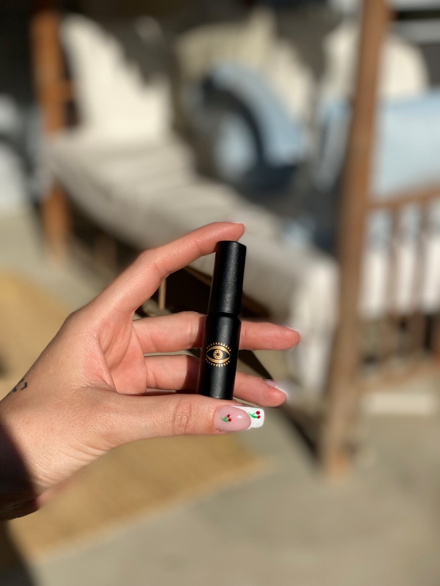 The KIT Perfume and the Biliblond Tattoo stickers - -BiliBlond LTD