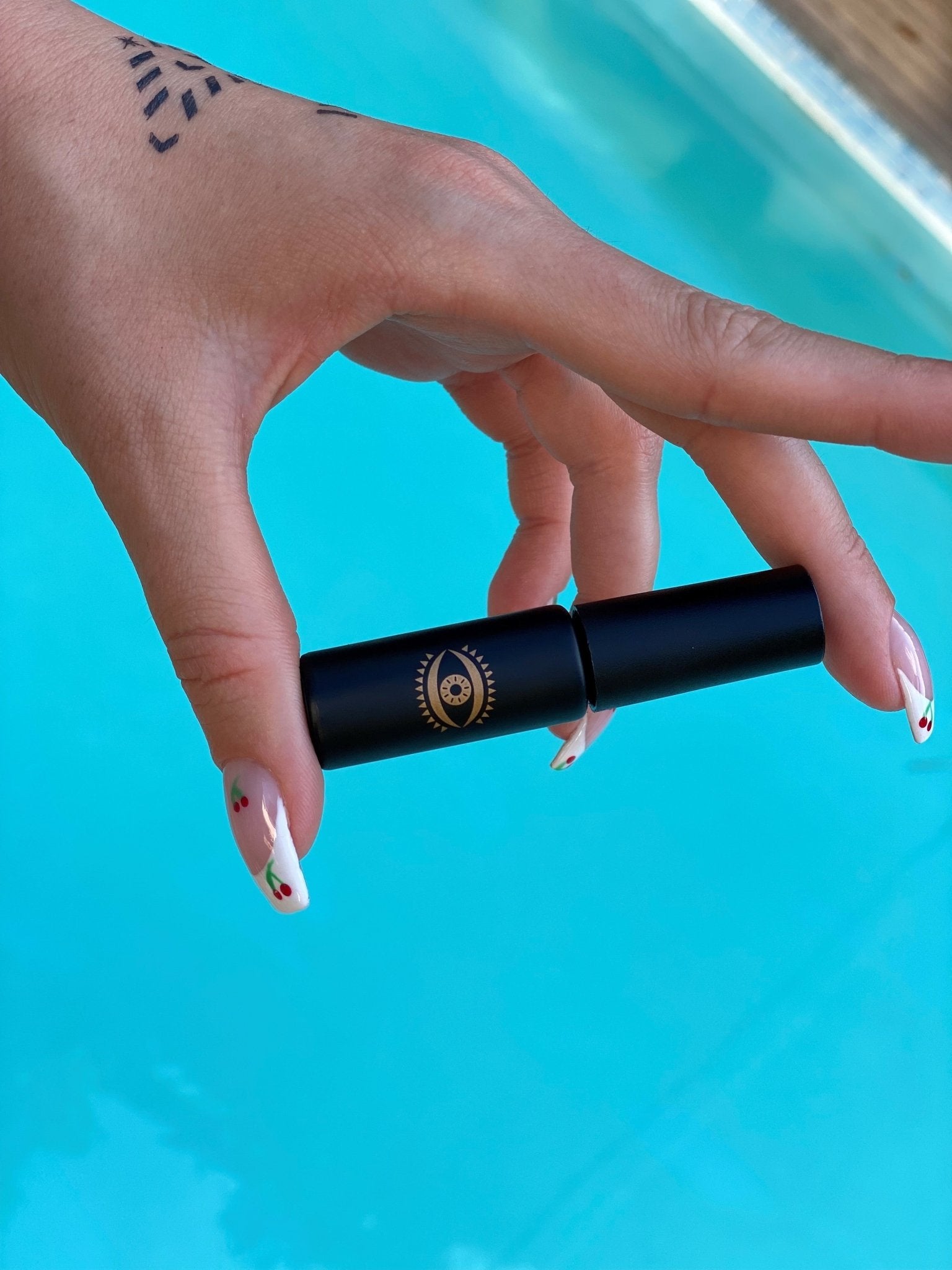 The KIT Perfume and the Biliblond Tattoo stickers - -BiliBlond LTD